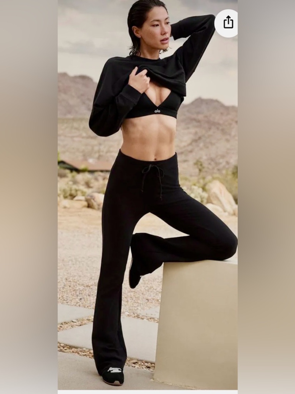 LIKE NEW ALO BLACK SWAY BOOTCUT SWEATPANTS